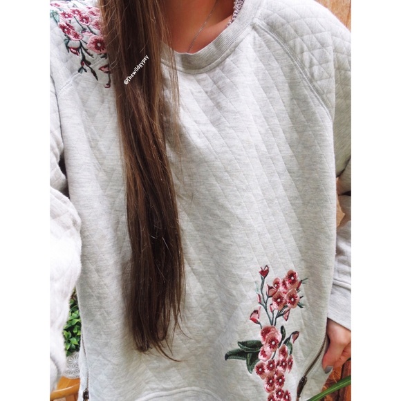 Cozy oversized embroidered quilted sweater 🍃 - Picture 5 of 6